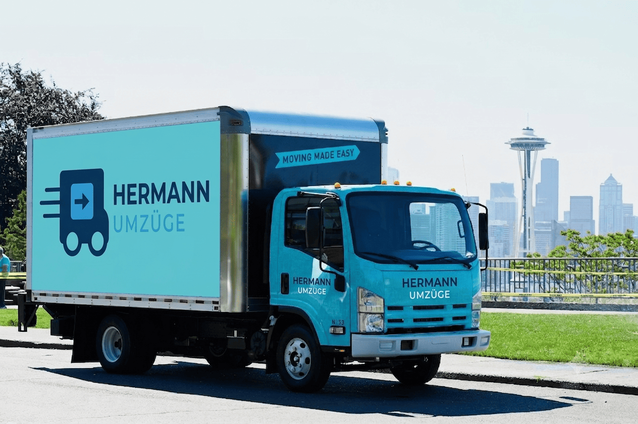 Umzugsteam von Hermann Umzüge beim Beladen des Umzugswagens in Baden-Baden